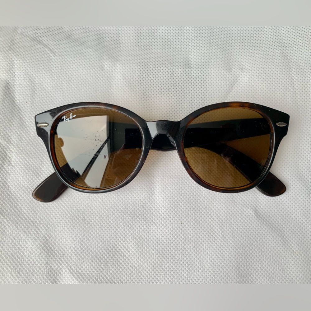Scratched Ray-Ban Classic Wayfarer Rounded Brown Sunglasses